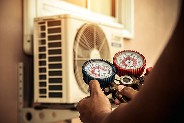 Professional Ac Installation technician working in Wrightsville Beach, NC